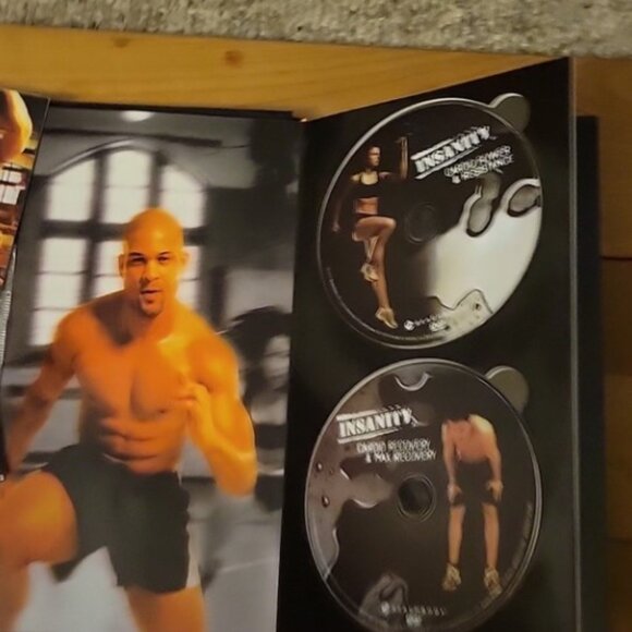 Beachbody Insanity Workout DVD Set - Picture 3 of 10
